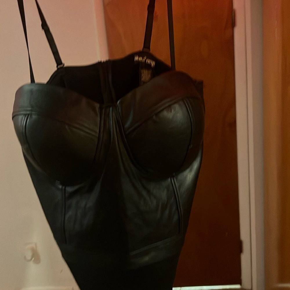 2x black body suit clips between the legs